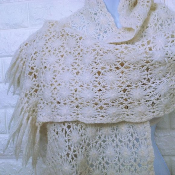 Vintage 60s Shawl Wrap Scarf 63x17 Loose Knit Textured Floral Fringe Glam Cream - Picture 4 of 12